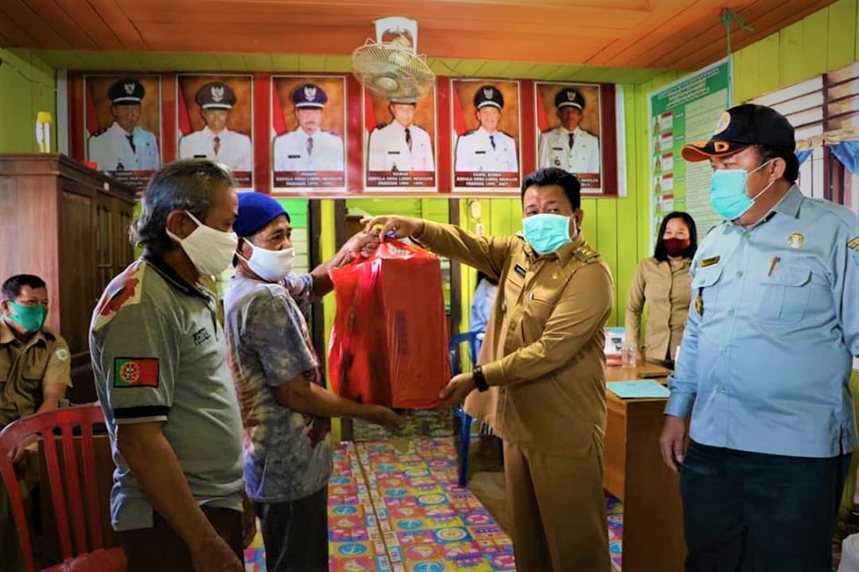 Wakil Bupati Bagi Sembako di Desa Limbu Sedulun dan Desa Sedulun