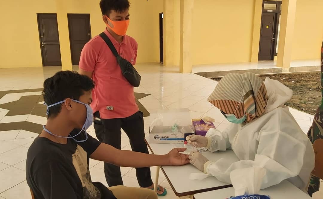 Dinkes Tana Tidung Melakukan Rapid Test Kepada Penghuni Karantina
