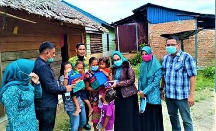 TP PKK Tana Tidung Bersama Dinkes, dan Dinsos Turun Langsung Door To Door di Tana Lia