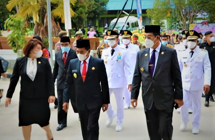 Kirab Perjalanan dari Kantor Gubernur Menuju Tempat Pelantikan Bupati dan Wakil Bupati