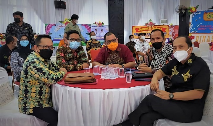 Menghadiri Secara Virtual Acara Pelantikan Bupati dan Wakil Bupati