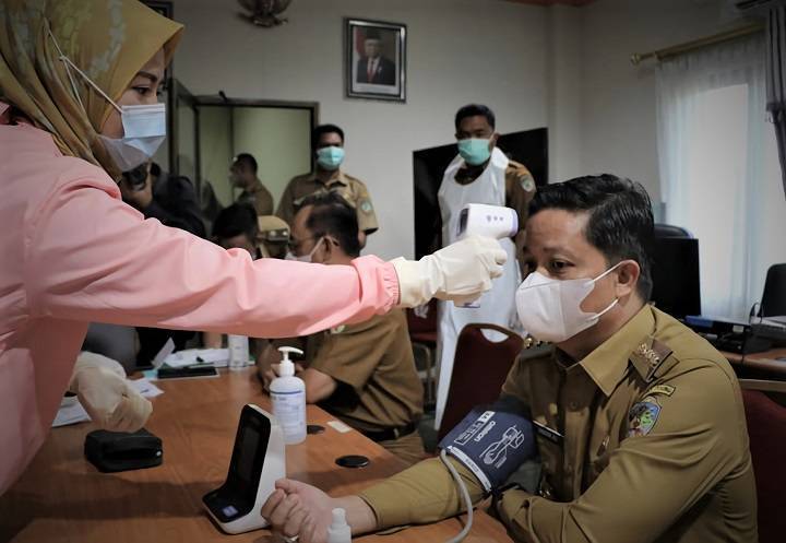 Bupati, Wakil Bupati dan Sekda Kabupaten Tana Tidung Mengikuti Vaksin Covid-19