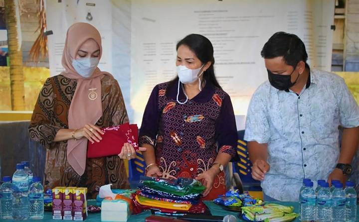 Vamelia Ibrahim Memperkenalkan Batik Dengan Desain Corak Khas Tana Tidung