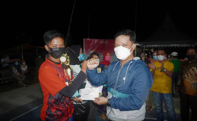 Bupati Tana Tidung Secara Resmi Tutup Turnamen Volly Ball Karang Taruna Cup Desa Sesayap