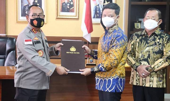 Penandatanganan Naskah Perjanjian Hibah Daerah (NPHD) dan Berita Acara Serah Terima (BAST)