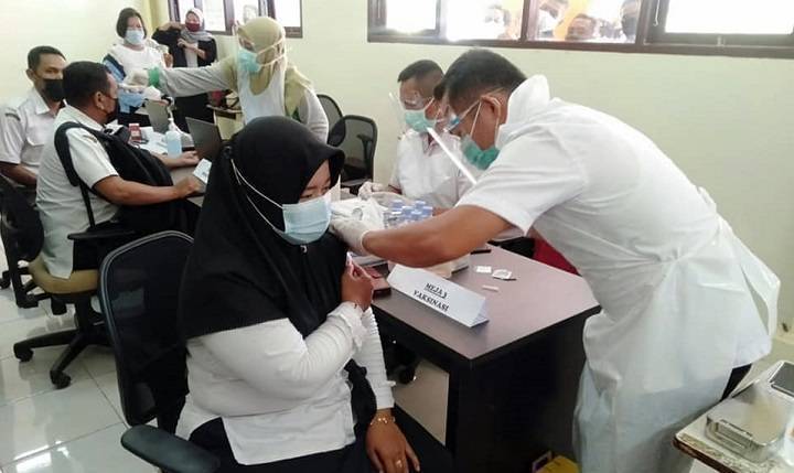 Puluhan Guru di Kabupaten Tana Tidung Jalani Vaksinasi