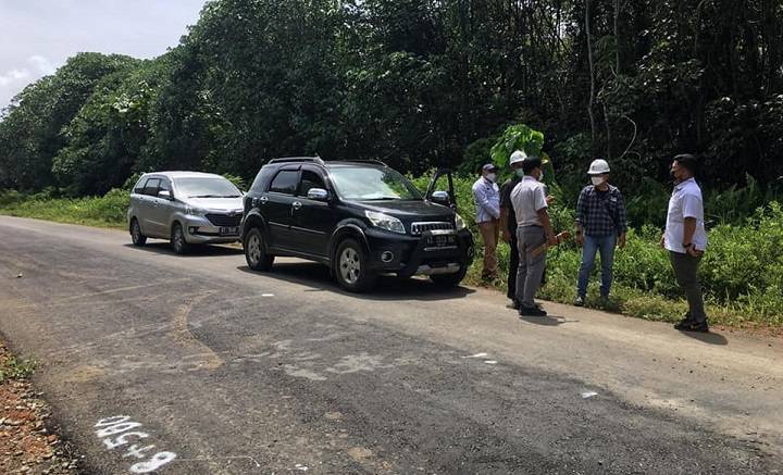 Tinjau Lokasi Jalur Pendistribusian Listrik untuk Desa Seputuk, B.Ari, Bebatu & Badan Bikis