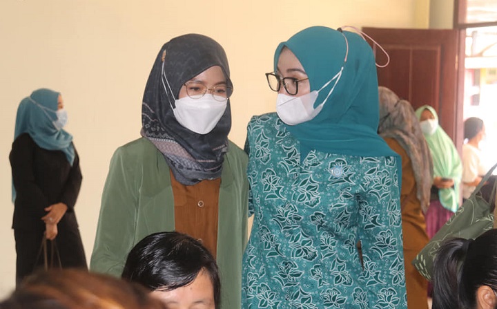 Ketua TP PKK Sekaligus Bunda PAUD KTT Monitoring Vaksinasi untuk Guru PAUD