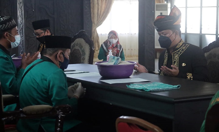 Bupati Tana Tidung Awali Berzakat pada Kegiatan TANA TIDUNG BERZAKAT