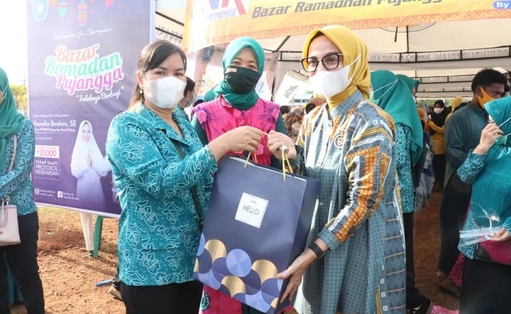 HUT Ketua TP PKK Kab Tana Tidung, Berbagi Voucher Takjil Gratis