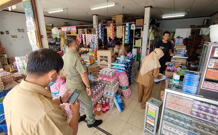 Disperindagkop Didampingi Satpol-PP Lakukan Pendataan Harga Sembako