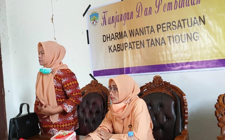 Kunjungan dan Pembinaan Dharma Wanita Persatuan Kabupaten ke Dharma Kec. Tana Lia