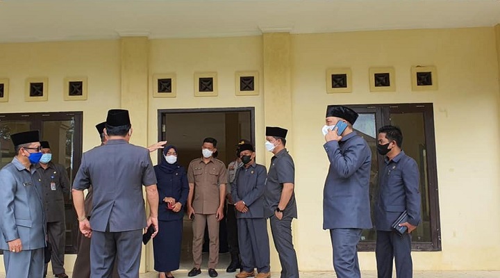 Pengecekan Kondisi Gedung Karantina Untuk Warga Yang Terkonfirmasi Positif Covid-19
