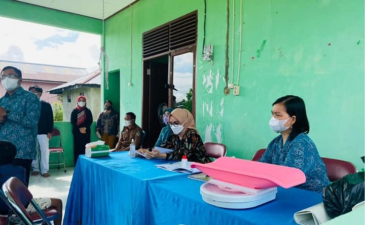 Pemberian Vitamin A di Desa Sebawang