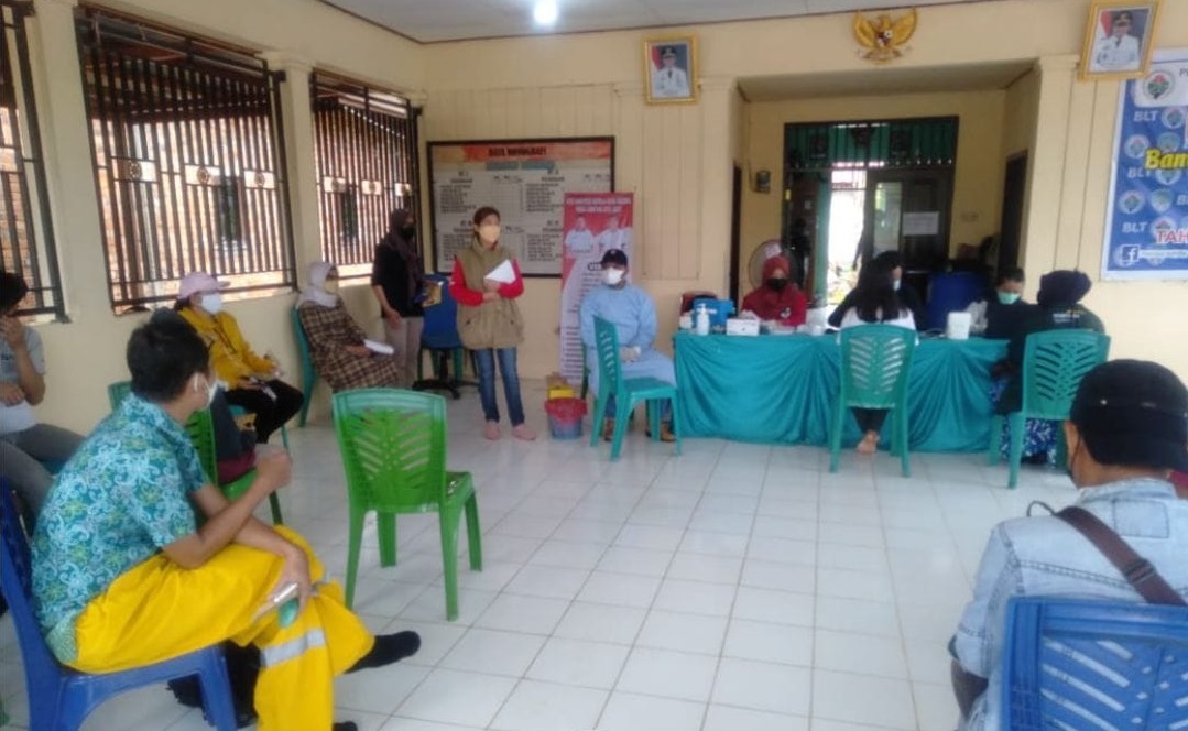 Pelaksanaan Vaksinasi Diknas di Desa Sebidai