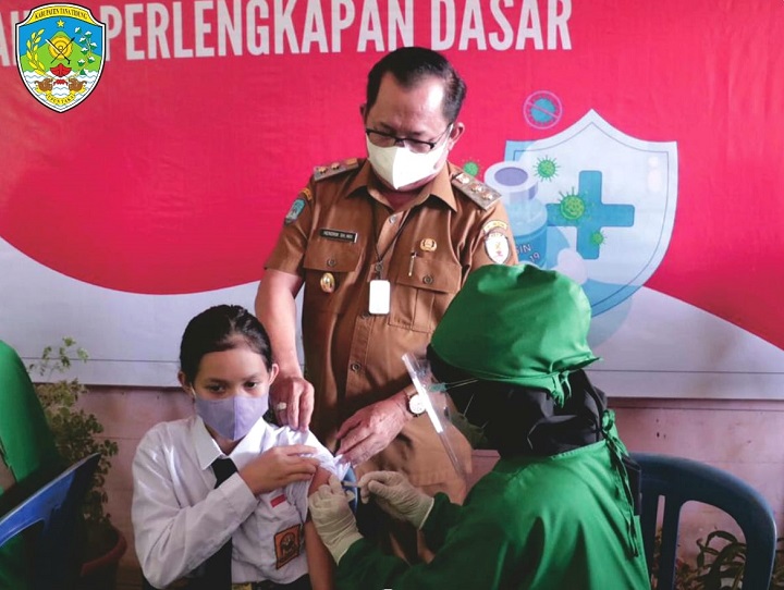 Pekan Vaksinasi Pelajar dan Penyerahan Bantuan Perlengkapan Dasar Di Kecamatan Betayau