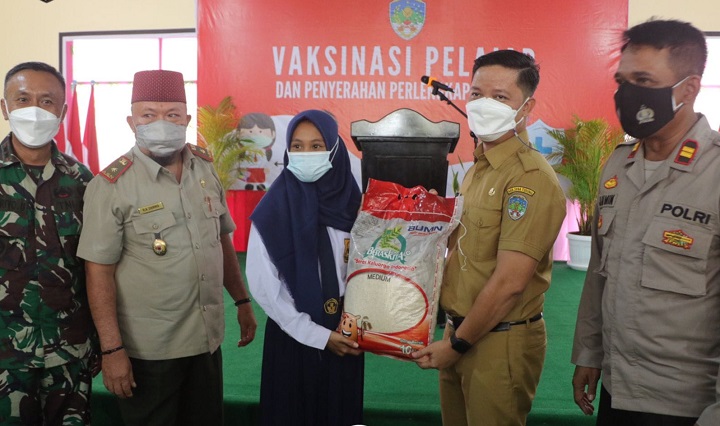 Memonitoring Vaksinasi Covid 19 bagi Pelajar di SMP Negeri Terpadu Unggulan 2 Sesayap Hilir dan SMA Negeri 1 Sesayap Hilir