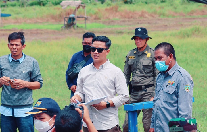 Peninjauan Pembangunan Irigasi Persawahan di Desa Tana Merah Barat