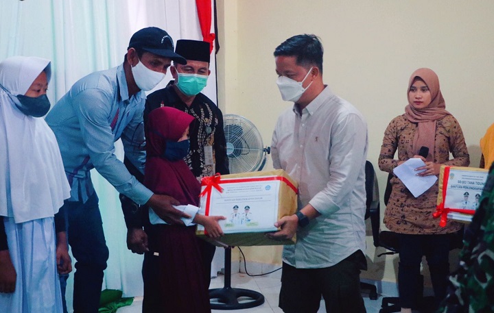 Vaksinasi bagi pelajar dan Masyarakat Umum di Kecamatan Tana Lia