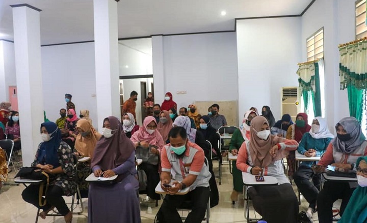 Pelatihan Kewirausahaan Bagi Pelaku UMKM dan Pelatihan Rapat Anggota Tahunan (RAT) Bagi Koperasi