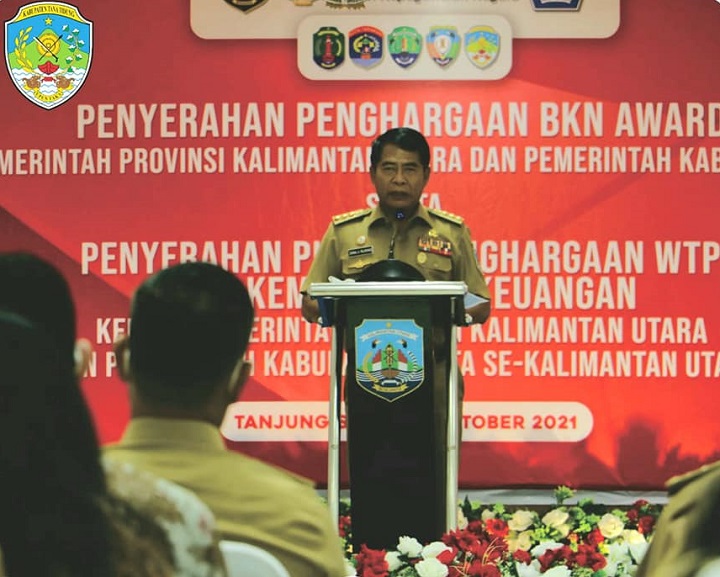 Penyerahan Penghargaan Opini WTP dari Kementrian Keuangan Kepada 5 Kabupaten/Kota Prov Kaltara