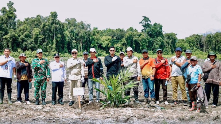 Seremonial Penanaman Perdana Sawit Plasma di Desa Boungbaru
