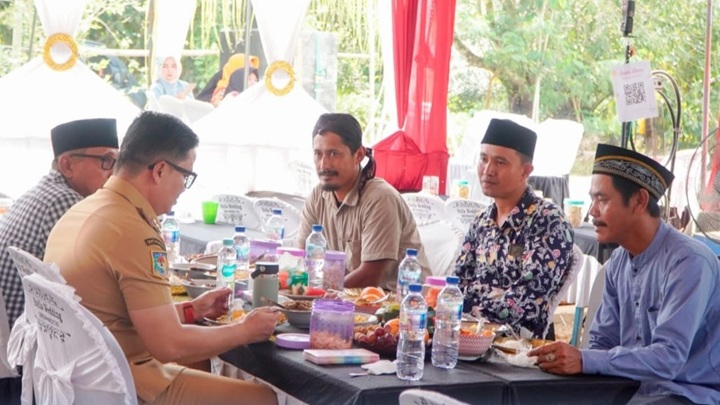Bupati Tana Tidung Hadiri Resepsi Pernikahan Warga di Desa Betayau