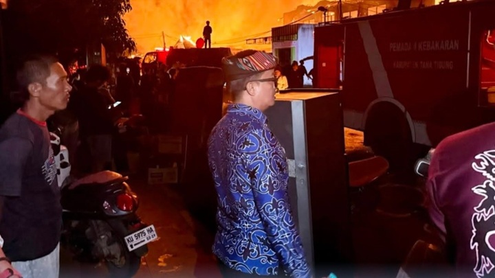Bupati Ibrahim Ali Tinjau Lokasi Kebakaran, Pastikan Kondisi Warga Terdampak Mendapat Perhatian