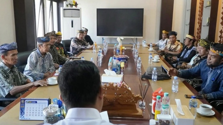 Silaturahmi dengan Tokoh Masyarakat Desa Atap, Perkuat Komunikasi dan Sinergi