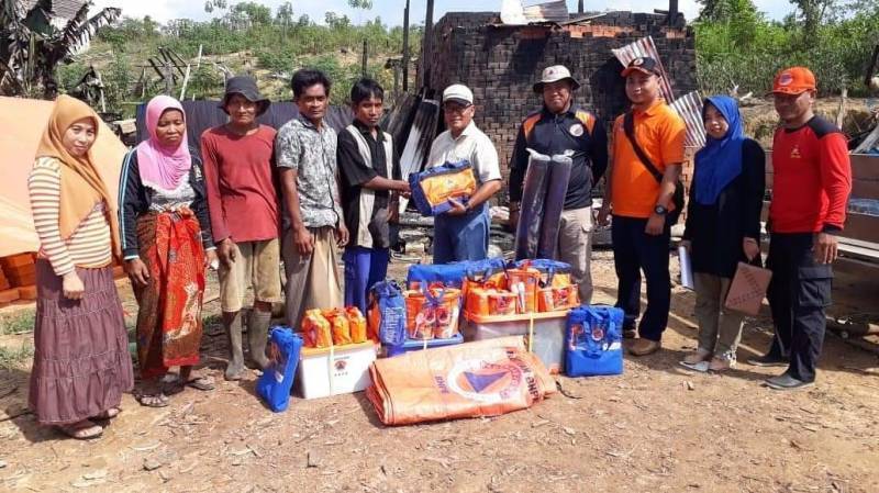 Pemerintah Daerah Kabupaten Tana Tidung memberikan Bantuan Kepada Korban Kebakaran