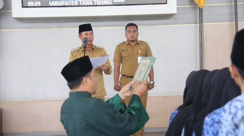 Pengambilan Sumpah / Janji PNS dan Penyerahan SK PNS Formasi Tahun 2018