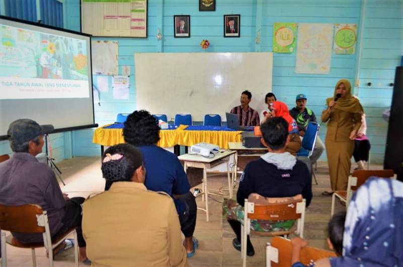 Sosialisasi Gerakan Literasi Sekolah Bersama Orang Tua Siswa SDN 009 Tana Tidung di Transmigrasi SP. 1 Tana Merah