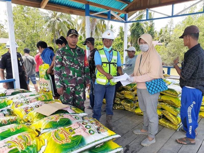 PT. Pipit Mutiara Jaya Menyerahkan Bantuan