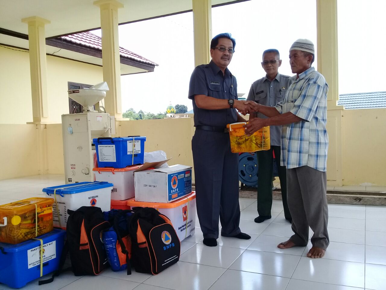 Pemerintah Tana Tidung serahkan Bantuan Kebakaran di Desa Boung Baru