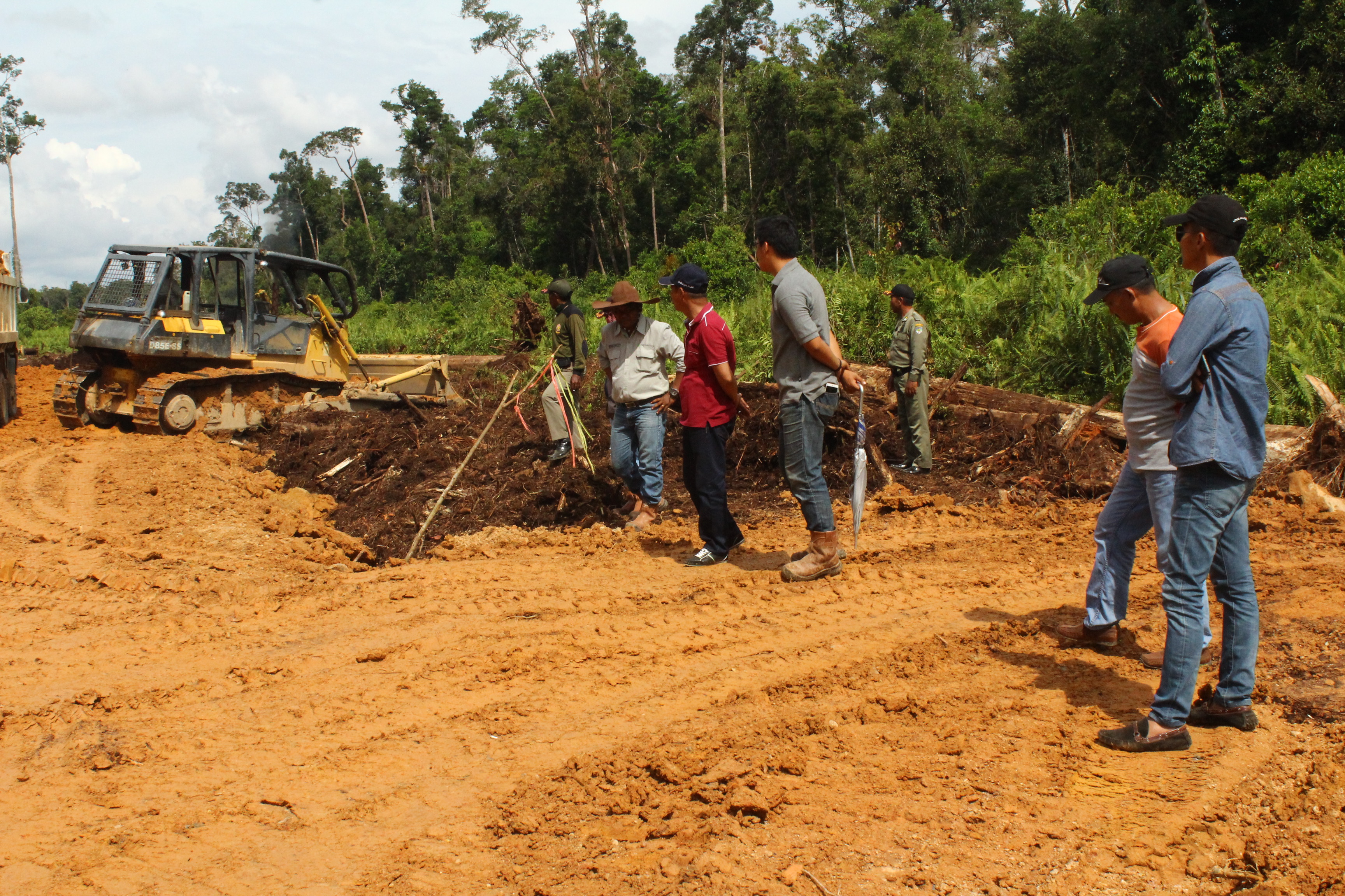Kunker Bupati Tana Tidung pada Pembangunan jalan poros Sesayap-Bebatu