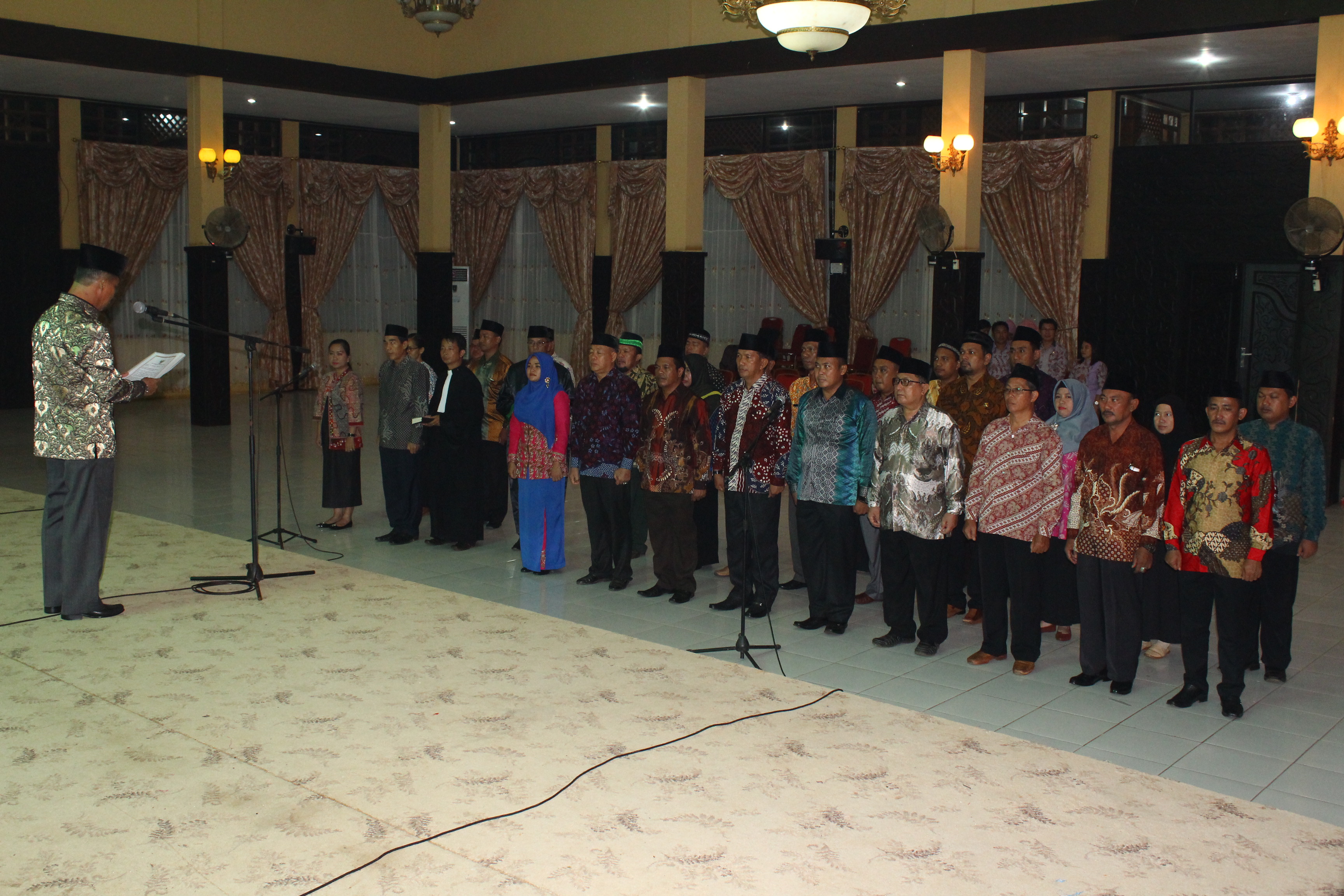 Bupati, melantik sejumlah Pejabat Pimpinan Tinggi Pratama, Administrator, Pengawas dan Kepala Sekola