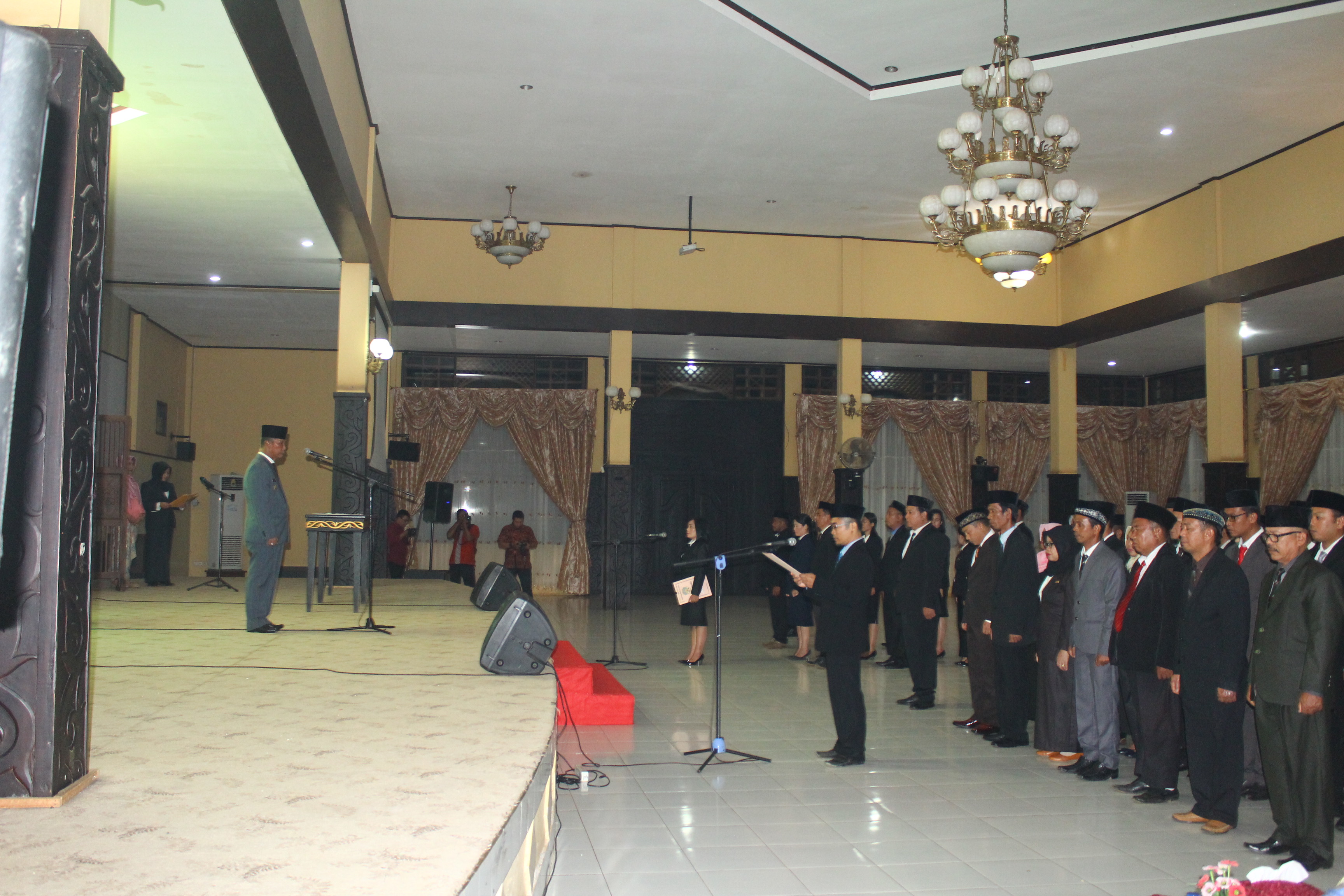 Bupati Melantik Pejabat Administrator dan Pengawas  