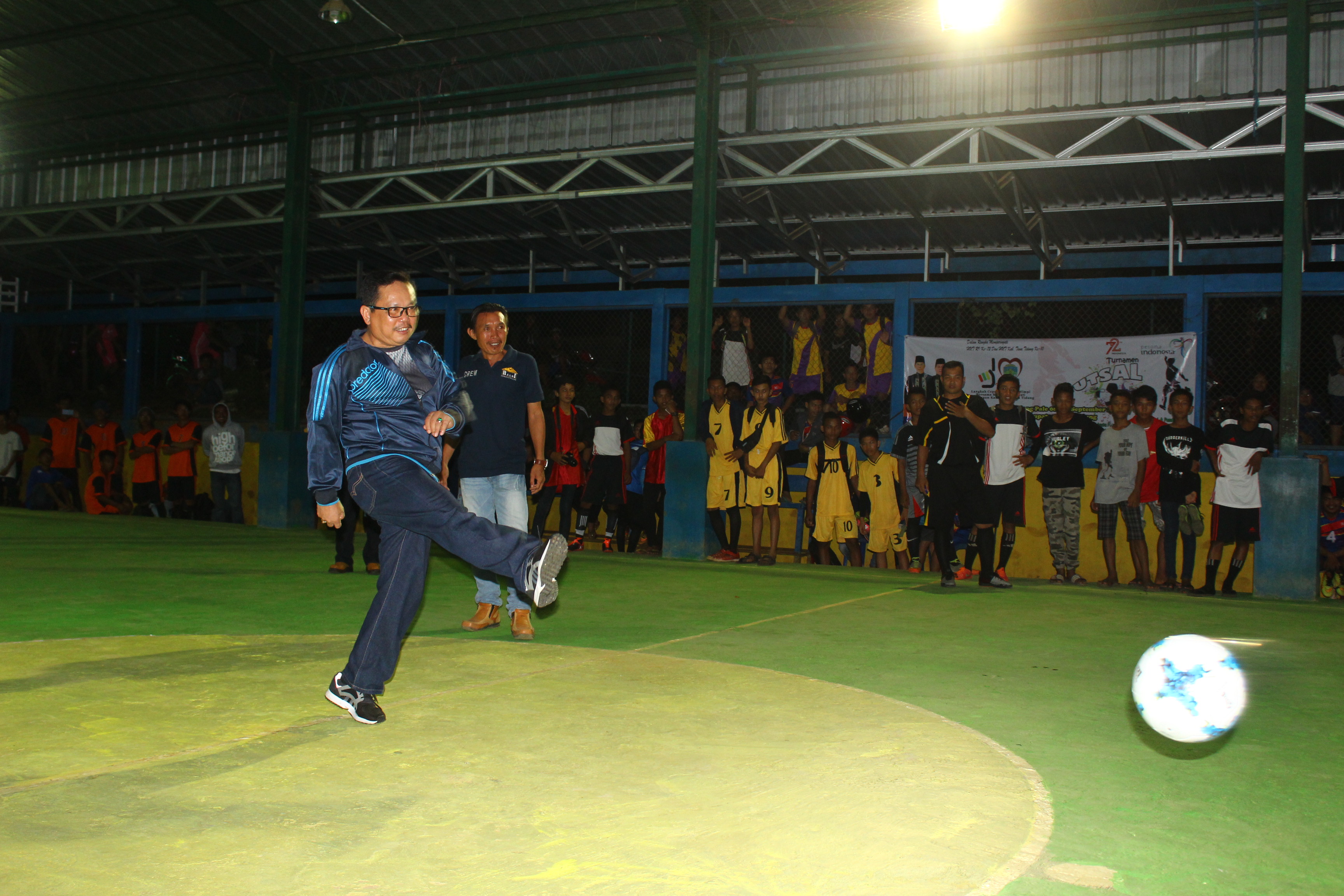 Sekda, Buka Turnamen Futsal dalam Rangka HUT KTT