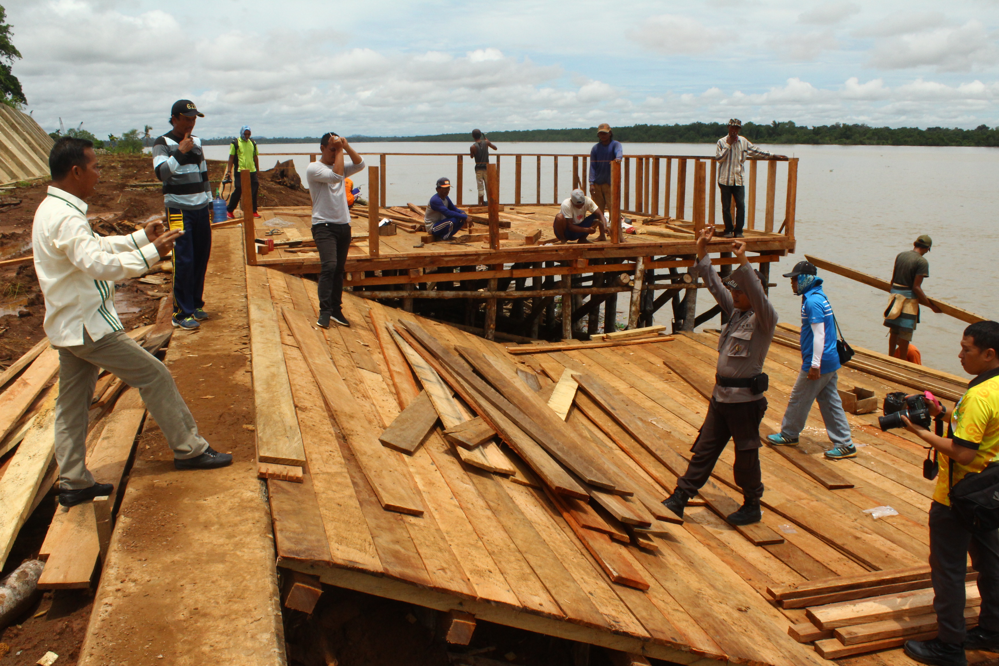 Bupati tinjau lokasi dilaksanakan pesta rakyat dan budaya KTT